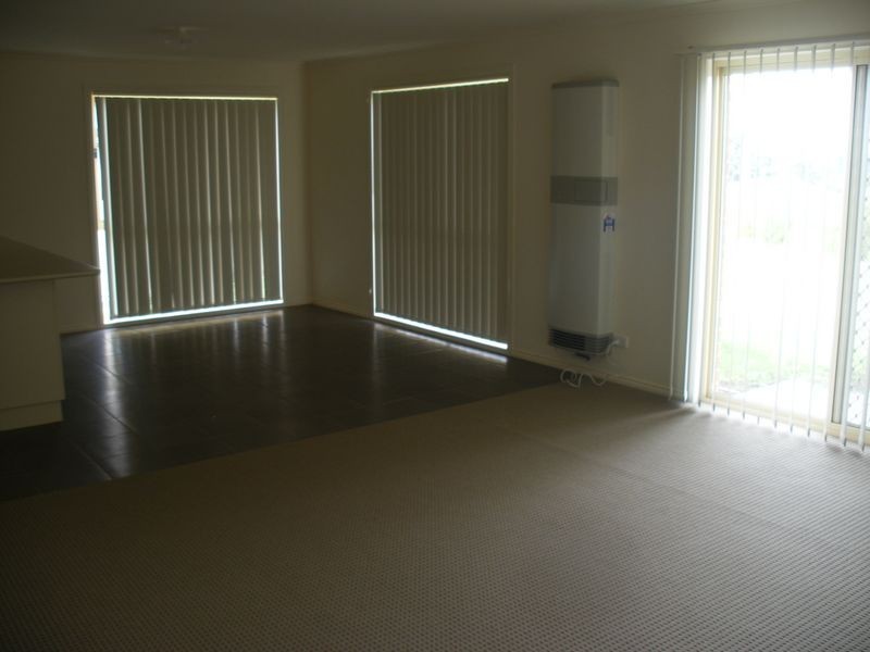 Unit 24/18 Ben Drive, Pakenham VIC 3810