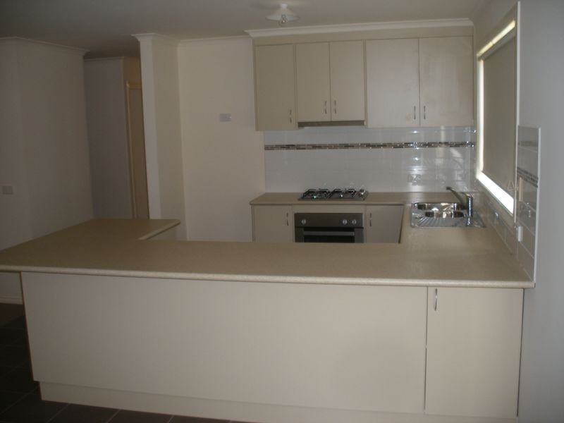 Unit 24/18 Ben Drive, Pakenham VIC 3810