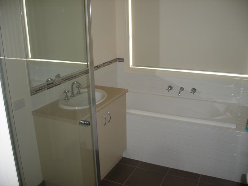 Unit 24/18 Ben Drive, Pakenham VIC 3810