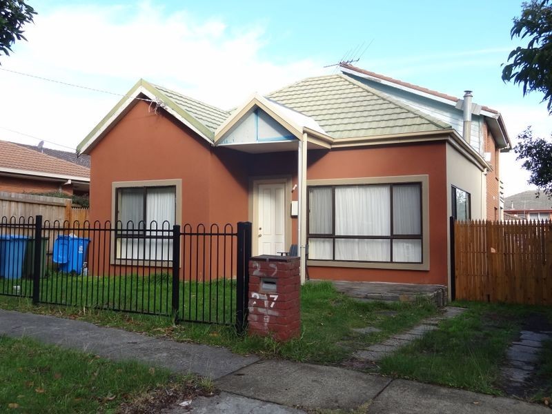 27 Close Avenue, Dandenong VIC 3175