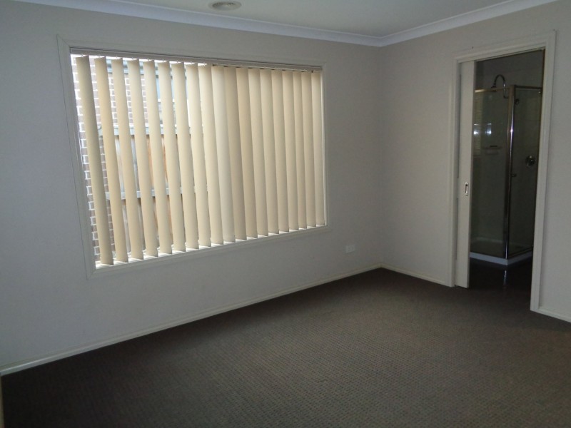 18 Blackledge Drive, Cranbourne East VIC 3977
