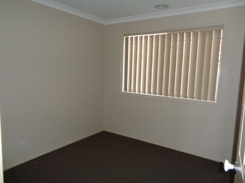 18 Blackledge Drive, Cranbourne East VIC 3977