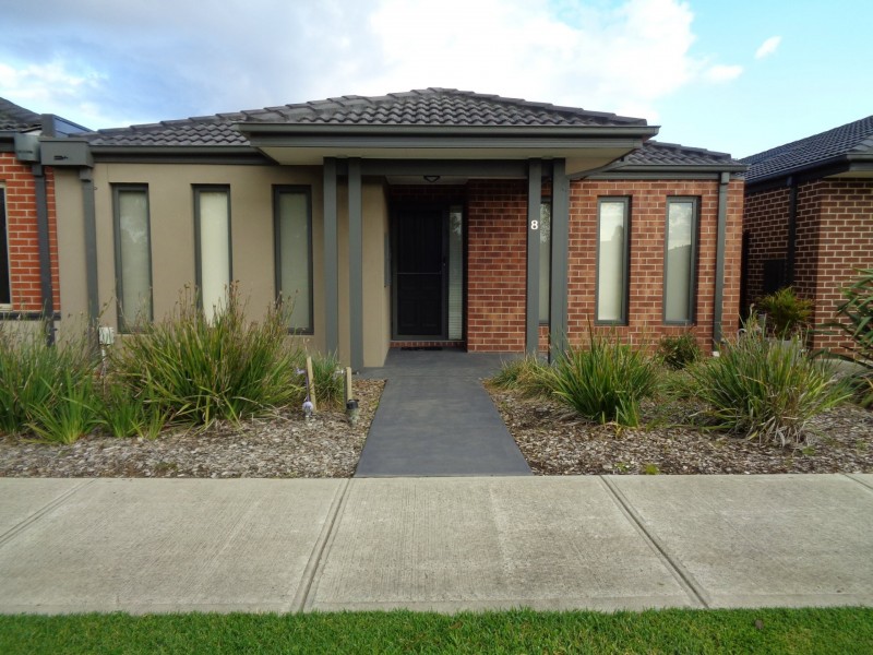 8 Nokota Lane, Clyde North VIC 3978