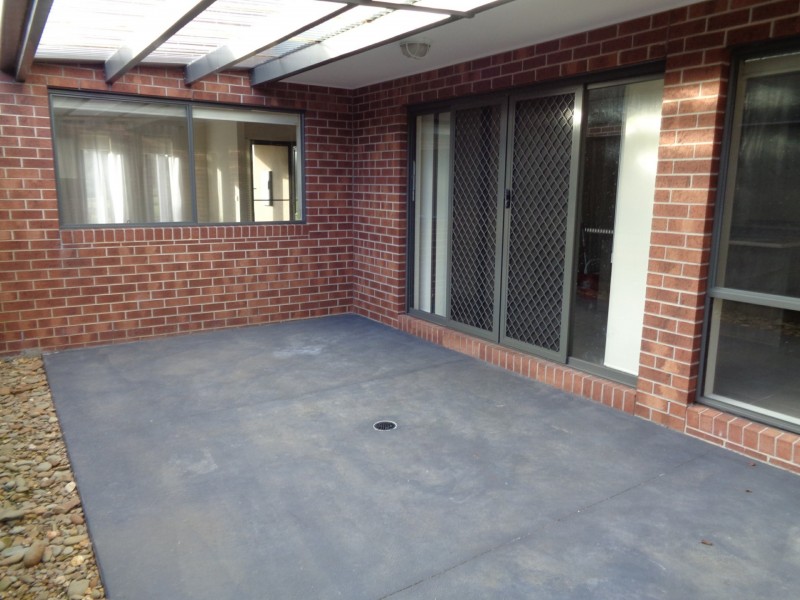 8 Nokota Lane, Clyde North VIC 3978