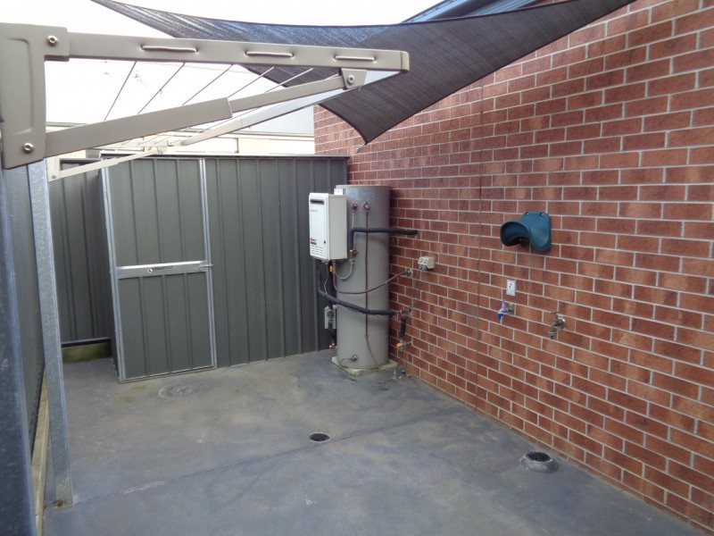 8 Nokota Lane, Clyde North VIC 3978