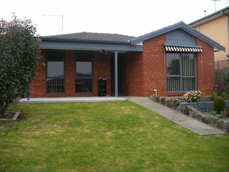 18 Hillview Rise, Hampton Park VIC 3976