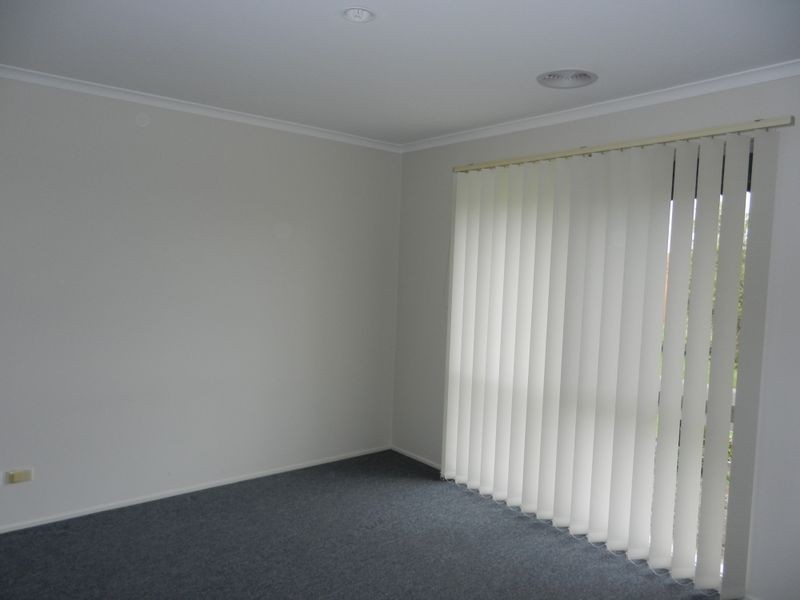 18 Hillview Rise, Hampton Park VIC 3976