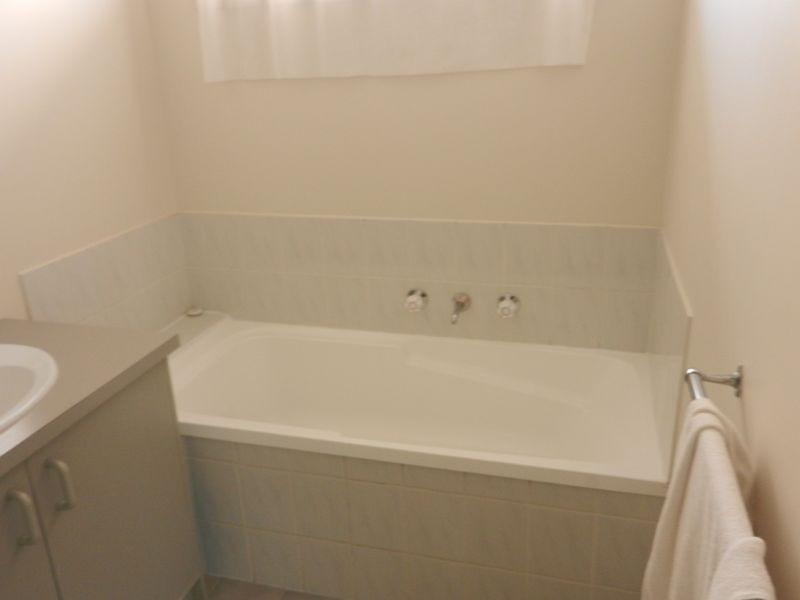 18 Hillview Rise, Hampton Park VIC 3976