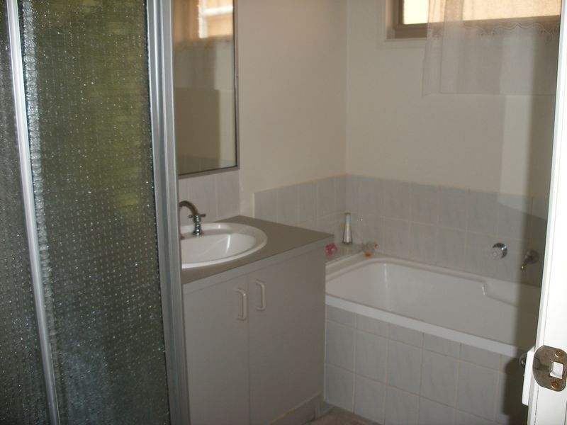 18 Hillview Rise, Hampton Park VIC 3976