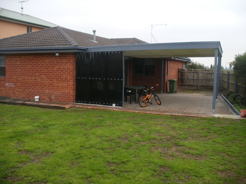 18 Hillview Rise, Hampton Park VIC 3976