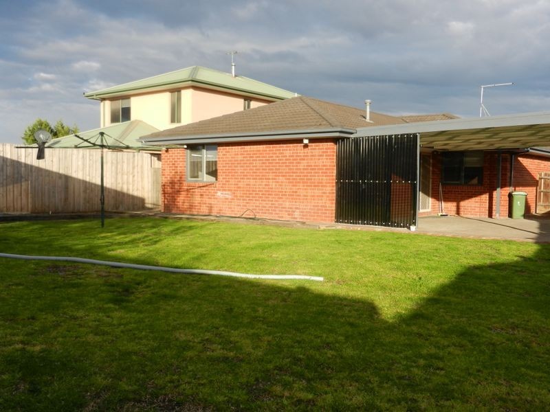 18 Hillview Rise, Hampton Park VIC 3976