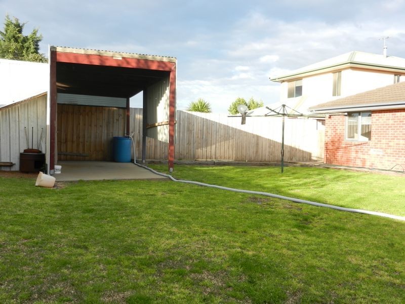 18 Hillview Rise, Hampton Park VIC 3976