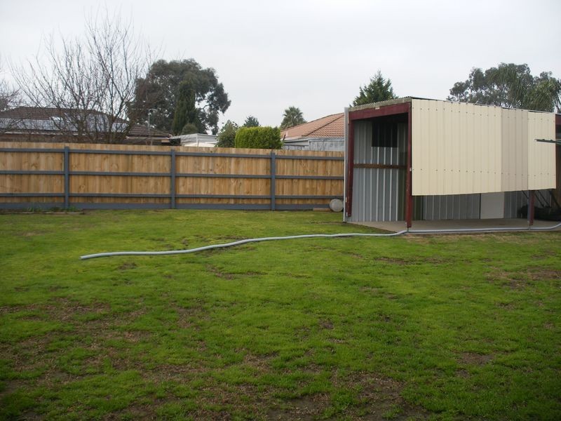 18 Hillview Rise, Hampton Park VIC 3976