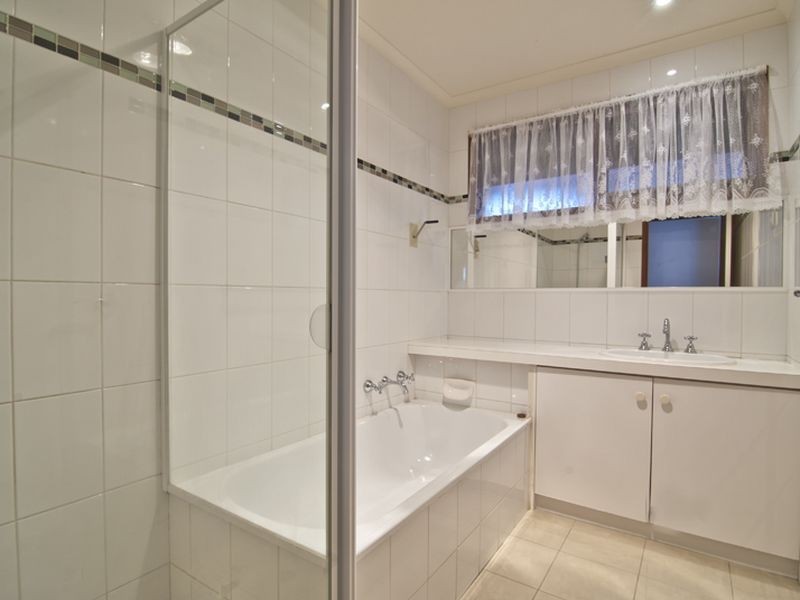 12 Simon Court, Hampton Park VIC 3976