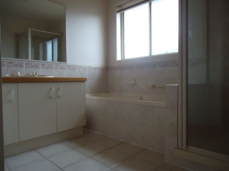 20 Portofino Drive, Cranbourne North VIC 3977