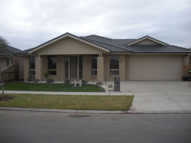 21 Midnight Rise, Cranbourne East VIC 3977