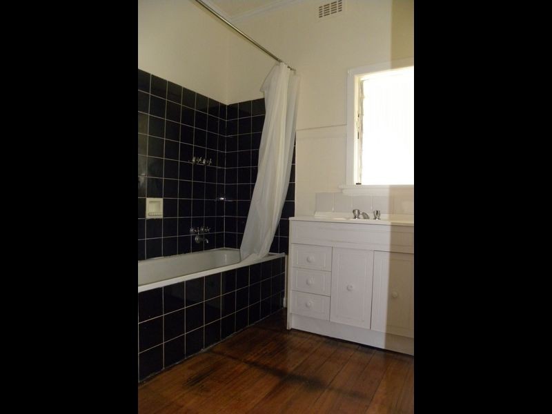 120 Railway Parade, Noble Park VIC 3174