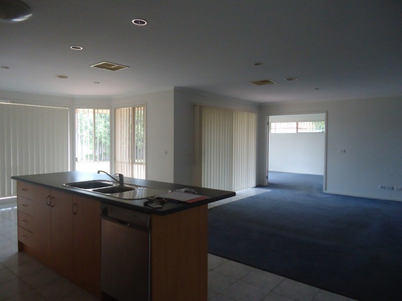 20 Charles Condor Place, Berwick VIC 3806