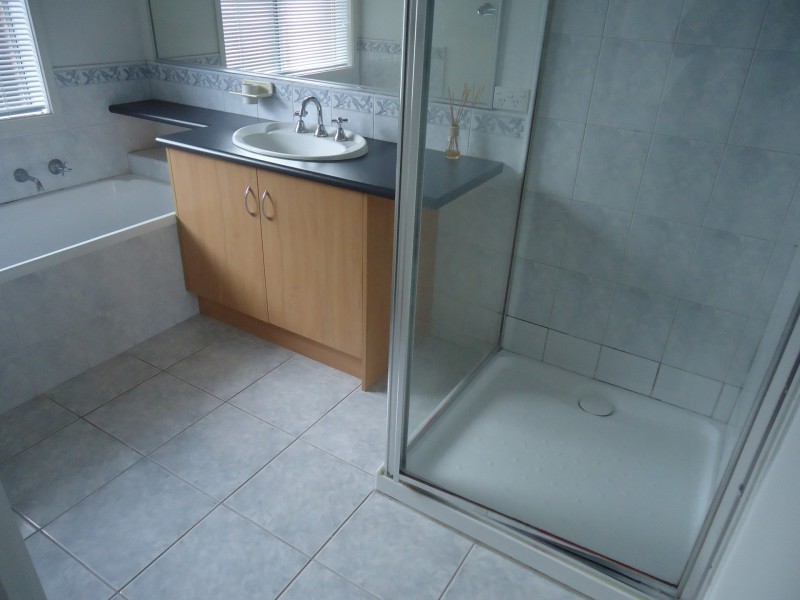 20 Charles Condor Place, Berwick VIC 3806