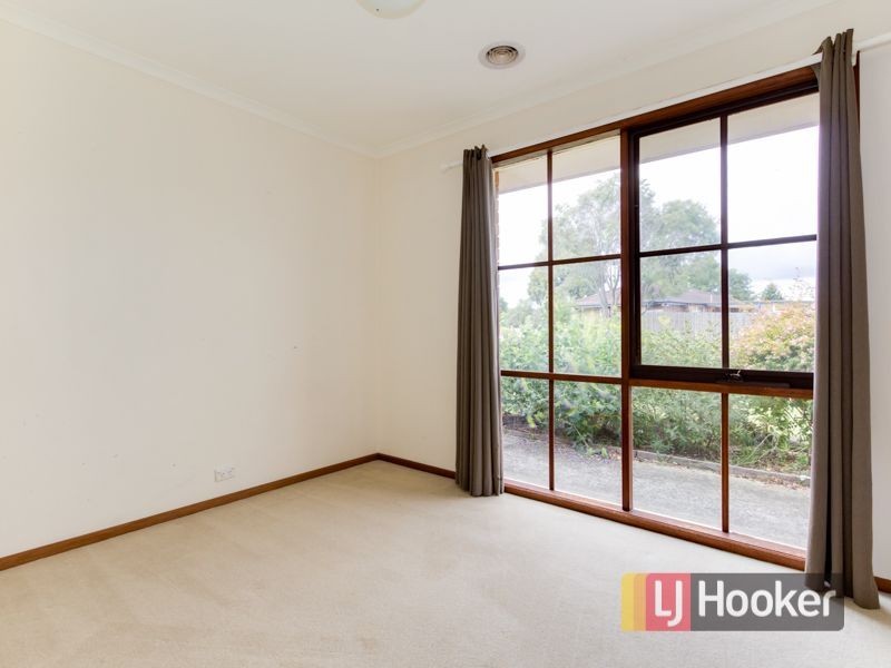 51 Kennington Park Drive, Endeavour Hills VIC 3802