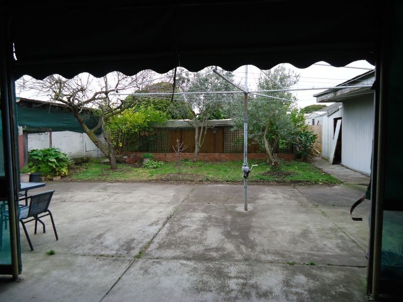 6 Holly Avenue, Dandenong North VIC 3175