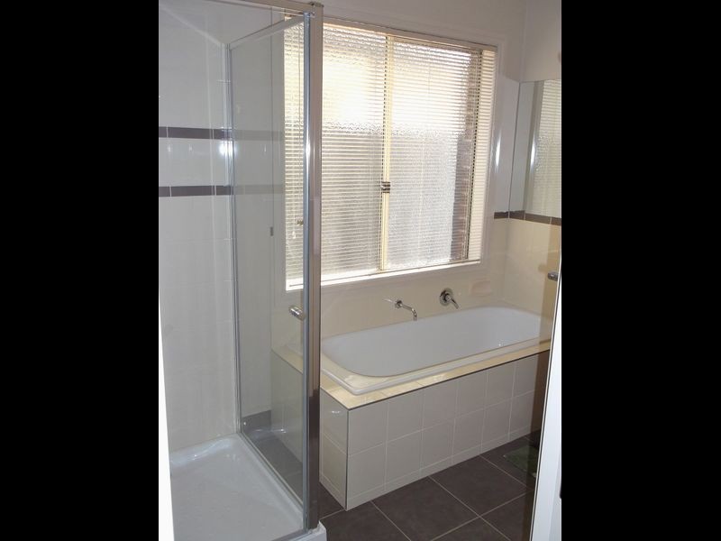 28 Chantaney Parade, Cranbourne VIC 3977