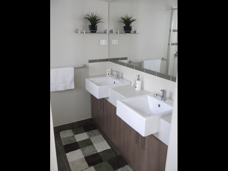 28 Chantaney Parade, Cranbourne VIC 3977