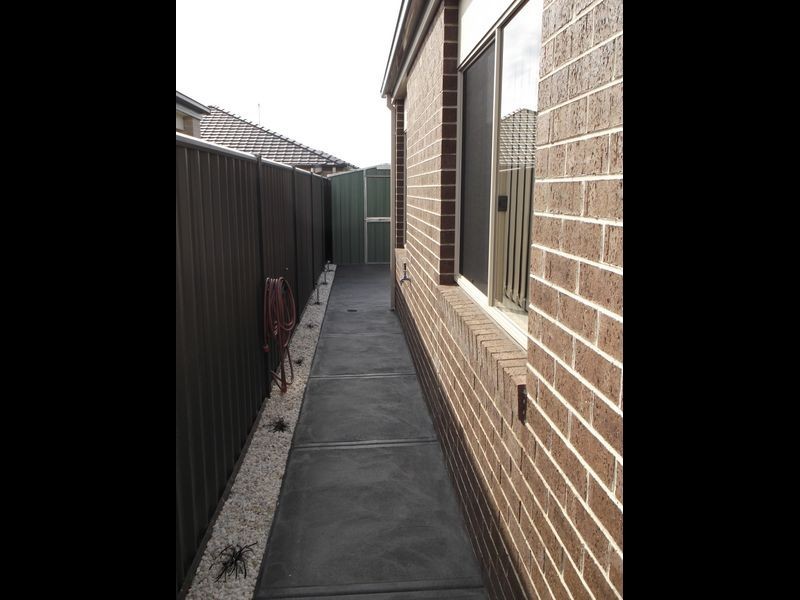 28 Chantaney Parade, Cranbourne VIC 3977