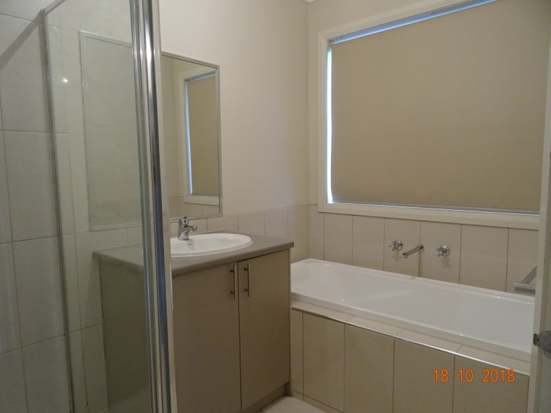 144 Paterson Drive, Lynbrook VIC 3975