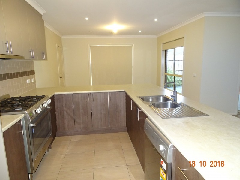 144 Paterson Drive, Lynbrook VIC 3975