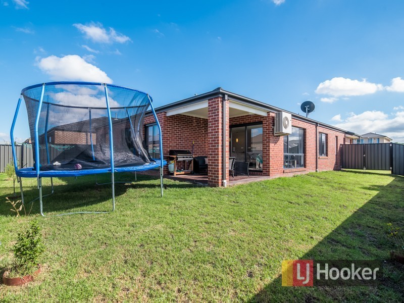 10 Featherbrook Circuit, Cranbourne North VIC 3977
