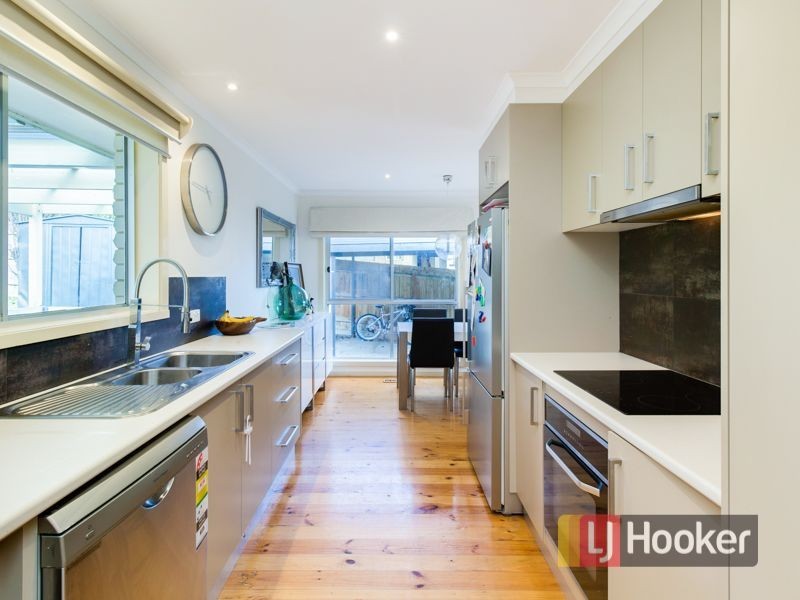 42 Matthew Flinders Avenue, Endeavour Hills VIC 3802