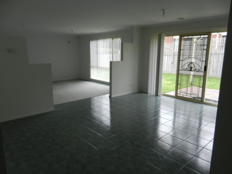 8 Chauncy Way, Lynbrook VIC 3975