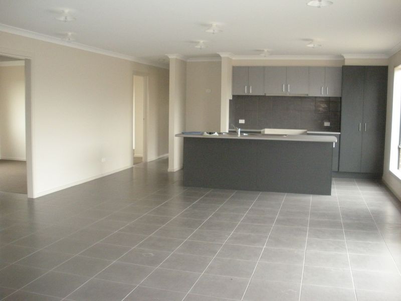 7 Damper Way, Lynbrook VIC 3975