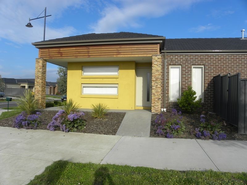 90 Sabel Drive, Cranbourne North VIC 3977