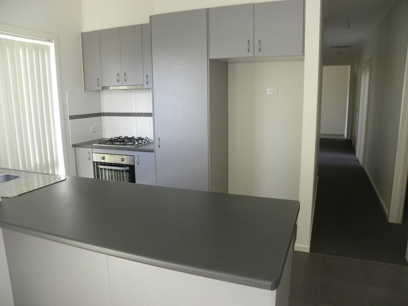 90 Sabel Drive, Cranbourne North VIC 3977