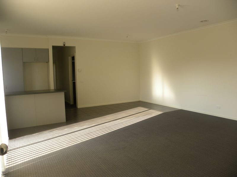 90 Sabel Drive, Cranbourne North VIC 3977
