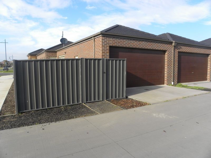 90 Sabel Drive, Cranbourne North VIC 3977