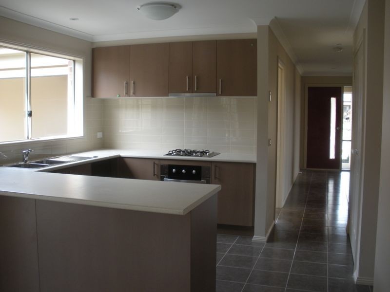 19 Goulburn Street, Cranbourne East VIC 3977