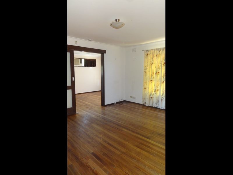 48 Essex Park Drive, Endeavour Hills VIC 3802