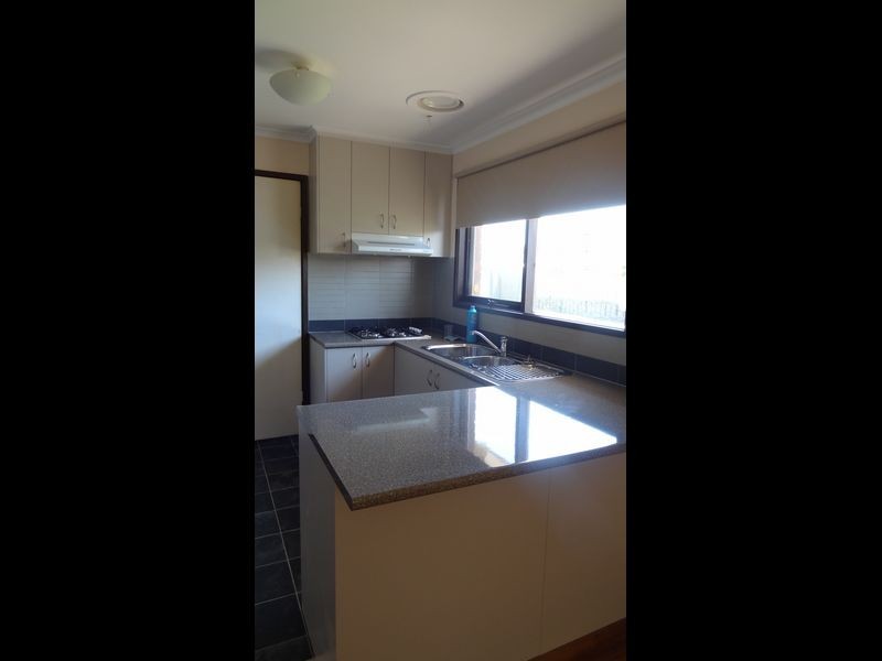 48 Essex Park Drive, Endeavour Hills VIC 3802