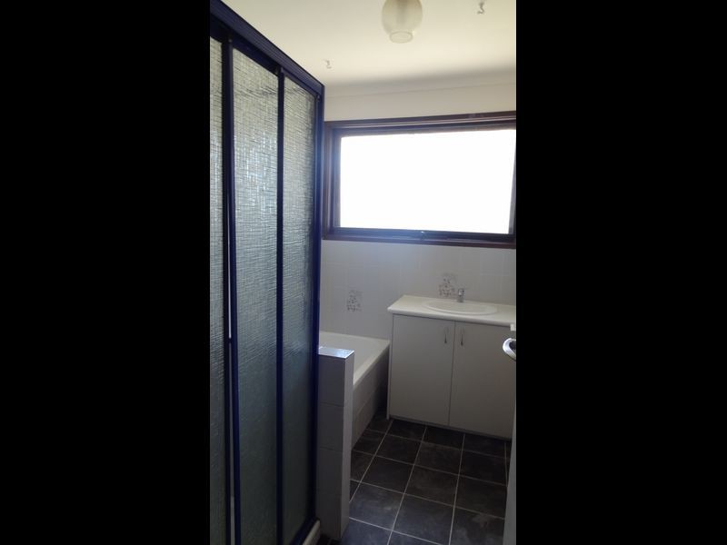 48 Essex Park Drive, Endeavour Hills VIC 3802