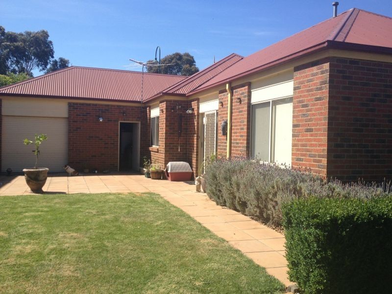 100 Lynbrook Boulevard, Lynbrook VIC 3975