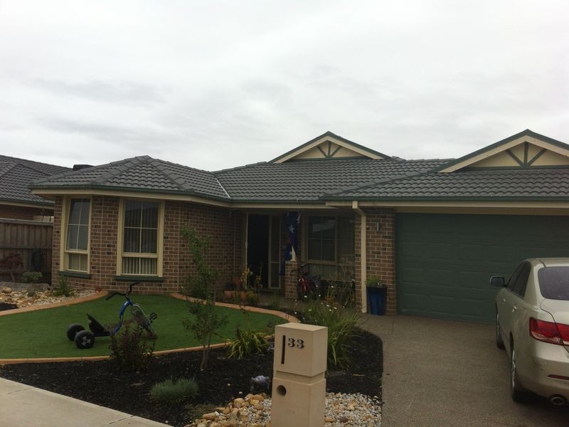 33 Charlbury Crescent, Cranbourne North VIC 3977