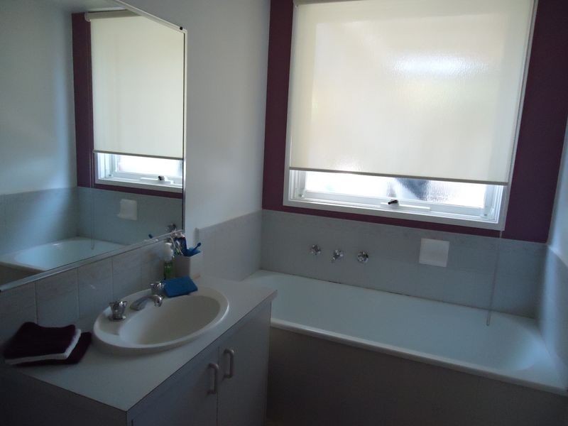 2 Lewisham Close, Hampton Park VIC 3976