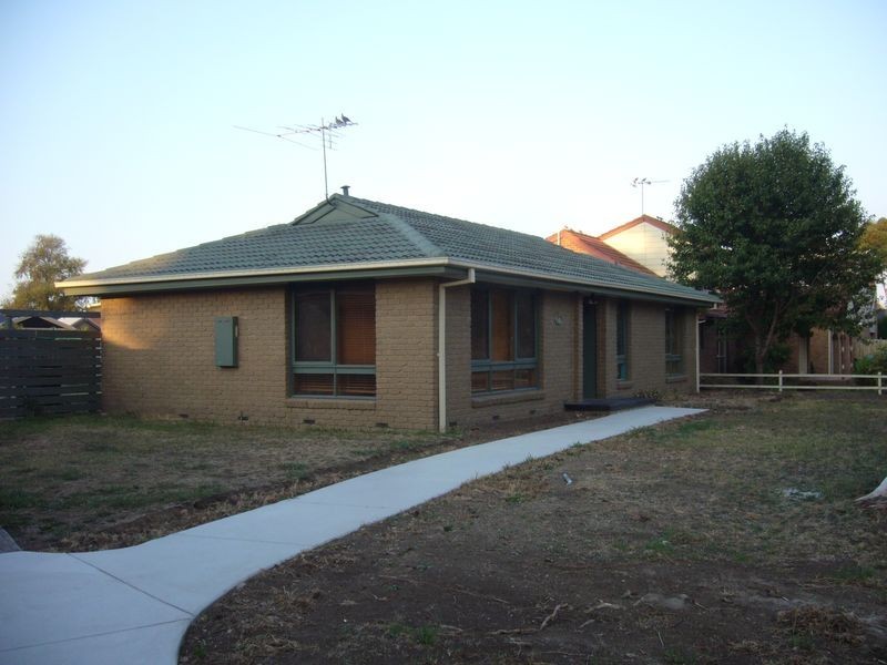 12 Selkirk Court, Berwick VIC 3806