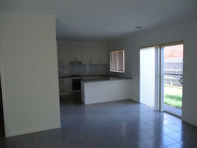 2/16 Lockington Crescent, Dandenong VIC 3175