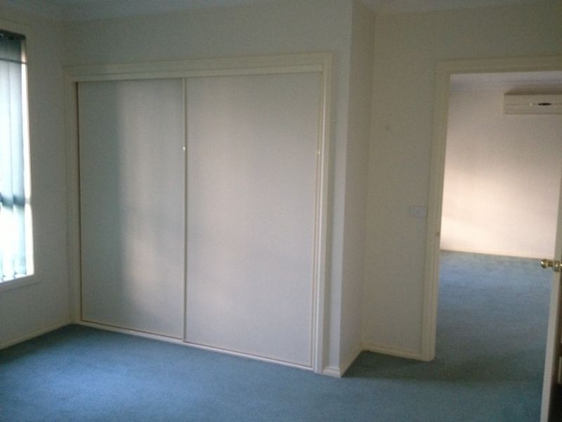 33 Strabane Way, Hampton Park VIC 3976