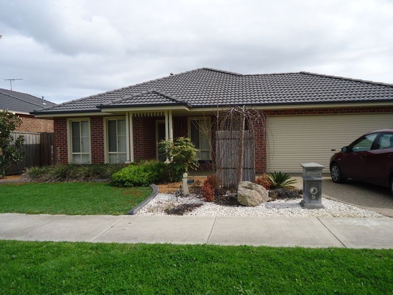 5 Middleton Grove, Berwick VIC 3806