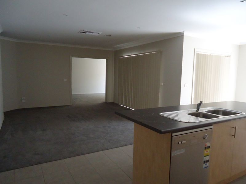 5 Middleton Grove, Berwick VIC 3806